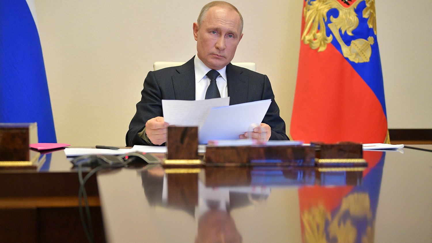 Путин провел совещание с Сергеем Ивановым